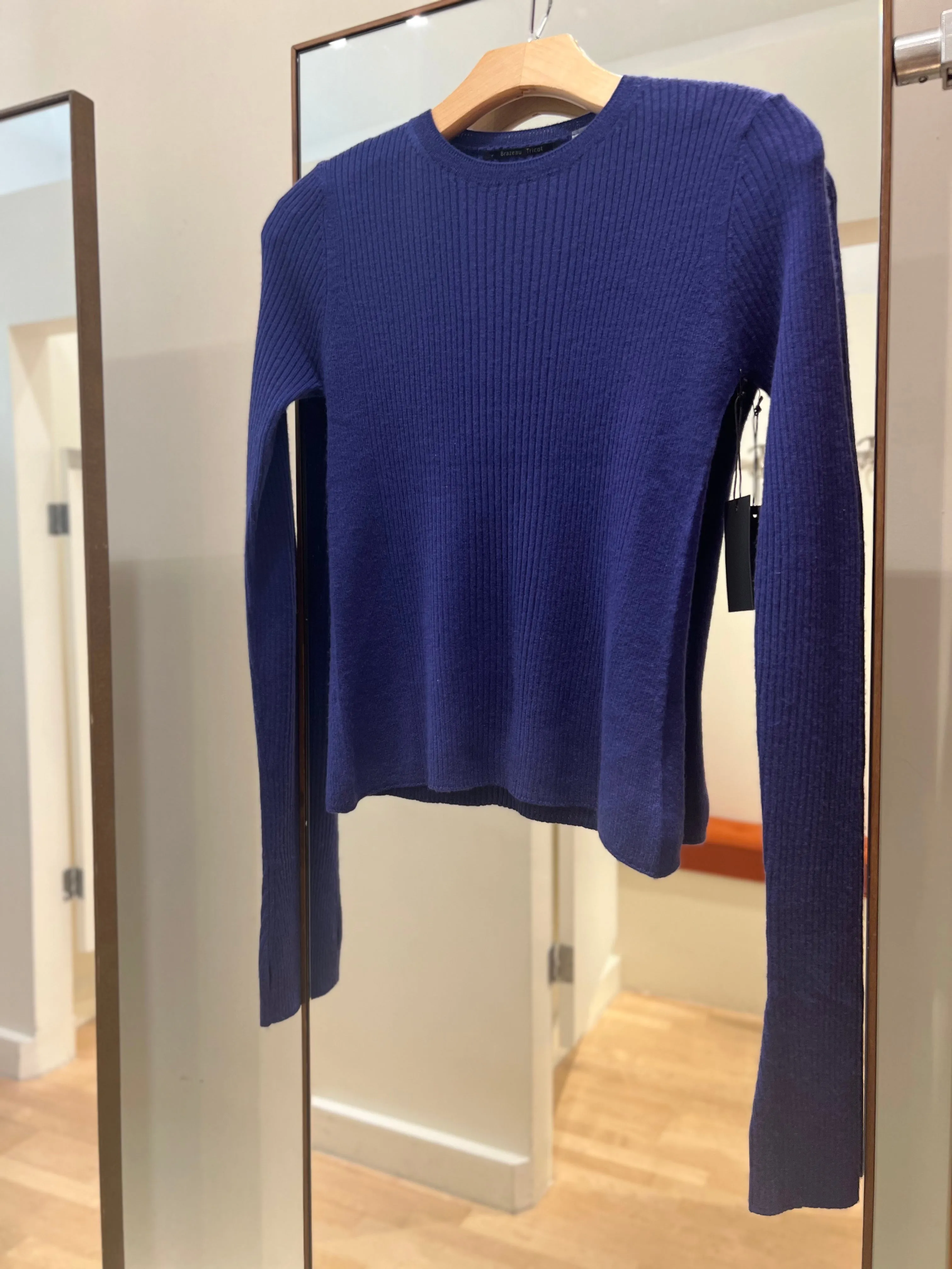 Brazeau Tricot - All thumbs cashmere sweater in Indigo