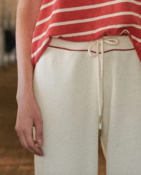 The Great - The Cropped Sweatpant with Multi Piping in Washed White